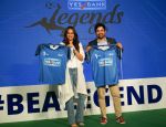 Sonakshi Sinha, Rannvijay Singh at the launch of india_s largest corporate football tournament Legends Cup in Tote racecourse on 9th Oct 2018 (23)_5bbf047d8634c.jpg