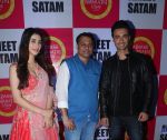 Warina Hussain, Ameet Satam and Aayush Sharma  3 at Ameet Satam_s Adarsh Navratri Utsav Day 1 at JVPD Grounds, Juhu_5bbf0ef2b2bfa.jpg