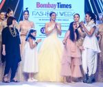 Sushmita Sen walk the ramp at BTFW Finale by Neeta Lulla on 15th Oct 2018 (92)_5bc59960a9e32.jpg