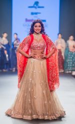 Shriya Saran walk the ramp at Bombay Times Fashion Week (BTFW) 2018 Day 2 for Ashwini Reddy Show on 16th Oct 2018 (29)_5bc6db95d14dd.jpg