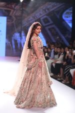 Soha Ali KHan Walk The Ramp At Bombay Times Fashion Week on 15th Oct 2018 (21)_5bc6dbabf00ae.jpg