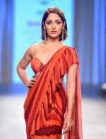 Yami Gautam walk the ramp at Bombay Times Fashion Week (BTFW) 2018 Day 2 for Arpita Mehta Show on 16th Oct 2018  (10)_5bc6dbedb7234.jpg