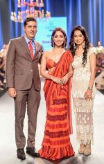 Yami Gautam walk the ramp at Bombay Times Fashion Week (BTFW) 2018 Day 2 for Arpita Mehta Show on 16th Oct 2018  (15)_5bc6dbf45790e.jpg