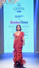 Yami Gautam walk the ramp at Bombay Times Fashion Week (BTFW) 2018 Day 2 for Arpita Mehta Show on 16th Oct 2018  (3)_5bc6dbe6b624a.jpg