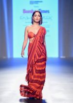 Yami Gautam walk the ramp at Bombay Times Fashion Week (BTFW) 2018 Day 2 for Arpita Mehta Show on 16th Oct 2018  (4)_5bc6dbe7d970a.jpg
