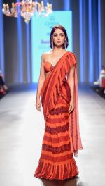 Yami Gautam walk the ramp at Bombay Times Fashion Week (BTFW) 2018 Day 2 for Arpita Mehta Show on 16th Oct 2018  (6)_5bc6dbea44575.jpg