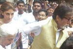 Amitabh Bachchan visit khar for Durga Puja in Mumbai on 17th Oct 2018 (4)_5bc846df284b4.jpg