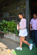 Jacqueline Fernandez Spotted At Palli Village Cafe In Bandra on 17th Oct 2018 (11)_5bc834b5d3299.JPG