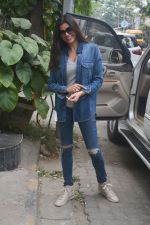 Sushmita Sen Spotted At Bandra on 17th Oct 2018 (5)_5bc8488eb92c7.jpg