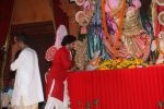 Varun Dhawan at The North Bombay Sarbojanin Durga Puja In Vile Parle on 18th Oct 2018 (28)_5bc98c2fae9a5.JPG