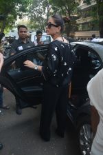Kareena Kapoor spotted at hakkasan Bandra on 19th Oct 2018 (15)_5bcd8a8d8be16.JPG