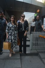 Kareena Kapoor, Soha Ali khan spotted at hakkasan Bandra on 19th Oct 2018 (2)_5bcd8a9386fd9.JPG