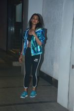 Sonal Chauhan spotted at gym in Khar on 22nd Oct 2018 (3)_5bcebd91dba65.jpeg