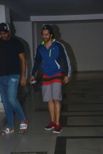 Varun Dhawan spotted at Karan Johar_s house in bandra on 22nd Oct 2018 (14)_5bcebdcb3b83a.jpeg