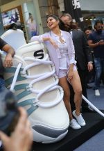 Jacqueline Fernandez at the Grand Opening Ceremony of Skechers Mega Store on 25th Oct 2018 (42)_5bd2b5f07ba4f.jpg