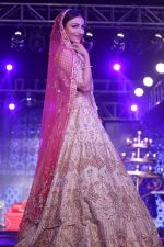 Soha Ali Khan walk The Ramp at The Wedding Junction Show on 26th Oct 2018 (59)_5bd4589ae53b3.JPG