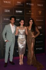 Janhvi Kapoor, Karisma Kapoor ,Ishaan Khattar at The Vogue Women Of The Year Awards 2018 on 27th Oct 2018 (209)_5bd6d459e2808.JPG