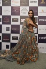 Malaika Arora Walk The Ramp As ShowStopper For Designer Kehia At The Wedding Junction Show on 28th Oct 2018 (22)_5bd6c093a4706.JPG