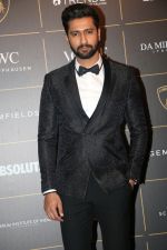 Vicky Kaushal at The Vogue Women Of The Year Awards 2018 on 27th Oct 2018 (233)_5bd6d6dbec516.JPG