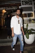Vicky Kaushal spotted at Fable juhu on 27th Oct 2018 (7)_5bd6a5a09e304.JPG