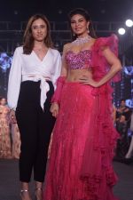 Jacqueline Fernandez The Ramp As ShowStopper For Designer Shehlaa Khan At The Wedding Junction Show on 28th Oct 2018 (17)_5bd82406f1a39.JPG