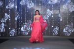 Jacqueline Fernandez The Ramp As ShowStopper For Designer Shehlaa Khan At The Wedding Junction Show on 28th Oct 2018 (21)_5bd8240d6e13e.JPG