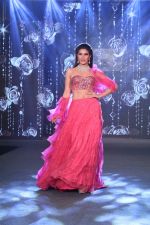 Jacqueline Fernandez The Ramp As ShowStopper For Designer Shehlaa Khan At The Wedding Junction Show on 28th Oct 2018 (23)_5bd824109fd7a.JPG