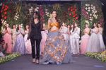 Malaika Arora Walk The Ramp As ShowStopper For Designer Kehia At The Wedding Junction Show on 28th Oct 2018 (19)_5bd81cd4a5f88.JPG