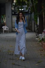  Kriti Sanon spotted at Maddock films office in bandra on 30th Oct 2018 (2)_5bd951213080d.JPG