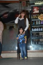 Ayesha Takia Spotted With Son At Freeda Salon In Bandra on 31st Oct 2018 (7)_5bdafec362a39.JPG