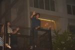 Shahrukh Khan waves to his fans on his birthday at his bandra residence on 1st Nov 2018 (10)_5bdc16c88186a.JPG