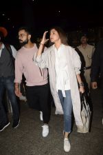 Virat Kohli, Anushka Sharma spotted at airport on 11th Nov 2018 (16)_5bea70df4fe32.JPG