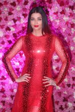 Aishwarta Rai Bachchan at the Red Carpet of Lux Golden Rose Awards 2018 on 18th Nov 2018 (74)_5bf3a5b57efb3.jpg