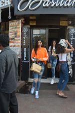Khushi Kapoor and Anjali Dhawan spotted at Bastian bandra on 18th Nov 2018 (5)_5bf3a7799276d.JPG