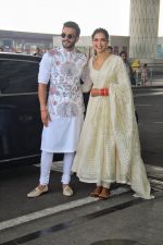 Ranveer singh, Deepika Padukone heading to Bangalore on 19th Nov 2018 (4)_5bf3b89db0632.jpg