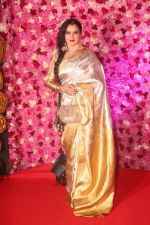 Rekha at the Red Carpet of Lux Golden Rose Awards 2018 on 18th Nov 2018 (34)_5bf3a8da28644.jpg