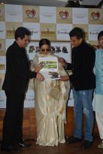 Rekha at the launch of Hand Painted Animal Calendar By Filmmaker Omung Kumar on 21st Nov 2018 (195)_5bf65eef9ae64.JPG