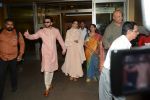 Ranveer Singh with his wife Deepika Padukone was spotted at International Airport, Andheri in Mumbai on 22nd Nov 2018 (2)_5bf7abcf5797c.jpg