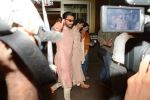 Ranveer Singh with his wife Deepika Padukone was spotted at International Airport, Andheri in Mumbai on 22nd Nov 2018 (4)_5bf7abd4ceb1b.jpg