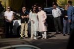 Priyanka  Chopra and Nick Jonas posing for media after finishing their wedding puja at her Versova House on 28th Nov 2018 (24)_5bff90c457300.JPG
