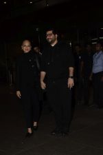 Goldie Behl with Sonali Bendre returns from USA after her treatment on 2nd Dec 2018 (2)_5c076d1c7ff5e.JPG