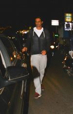 Arjun Rampal spotted at Hawain Shack in bandra on 4th Dec 2018 (3)_5c08c602193d3.jpg