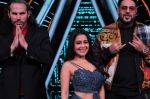 Badshah, Matt Hardy, Neha Kakkar at Indian Idol Session 10 for Shoot Special Episode on 5th Dec 2018 (72)_5c08caa2b3f1e.JPG