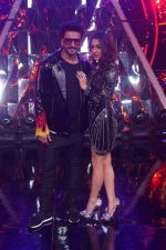 Ranveer Singh, Sara Ali Khan At the Promotion of Film SIMMBA On the Sets Of Indian Idol on 13th Dec 2018 (25)_5c121c5d123ef.JPG