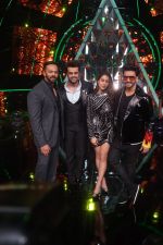 Ranveer Singh, Sara Ali Khan, Rohit Shetty, Manish Paul, Neha Kakkar At the Promotion of Film SIMMBA On the Sets Of Indian Idol on 13th Dec 2018 (22)_5c121bb4763a2.JPG