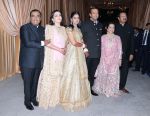 Isha Ambani & Anand Piramal wedding reception in jio garden bkc on 15th Dec 2018 (29)_5c174f58d9932.jpg