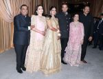 Isha Ambani & Anand Piramal wedding reception in jio garden bkc on 15th Dec 2018 (32)_5c174f786b154.jpg