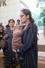 Sania Mirza With Her Newborn Baby Arrives At The Mumbai Airport on 19th Dec 2018 (9)_5c1c8ad2e43c4.JPG