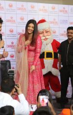 Aishwarya Rai Bachchan celebrates Christmas with Cancer patients in Carnival cinemas in Wadala on 25th Dec 2018 (14)_5c29cec2cd7f0.jpg