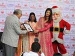 Aishwarya Rai Bachchan celebrates Christmas with Cancer patients in Carnival cinemas in Wadala on 25th Dec 2018 (20)_5c29ced044794.jpg